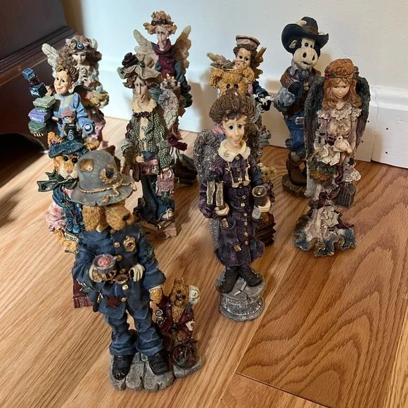 Boyd’s Bears and friends The folkstone collection set of 11 assorted pieces.